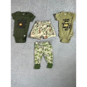 Newborn 0-3 months 4-piece bundle, 2 graphic tops, 1 short & 1 legging Green